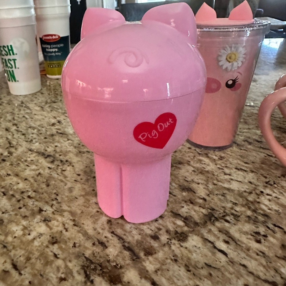 bulk pig collection of cups and snack holders. - Picture 5 of 7